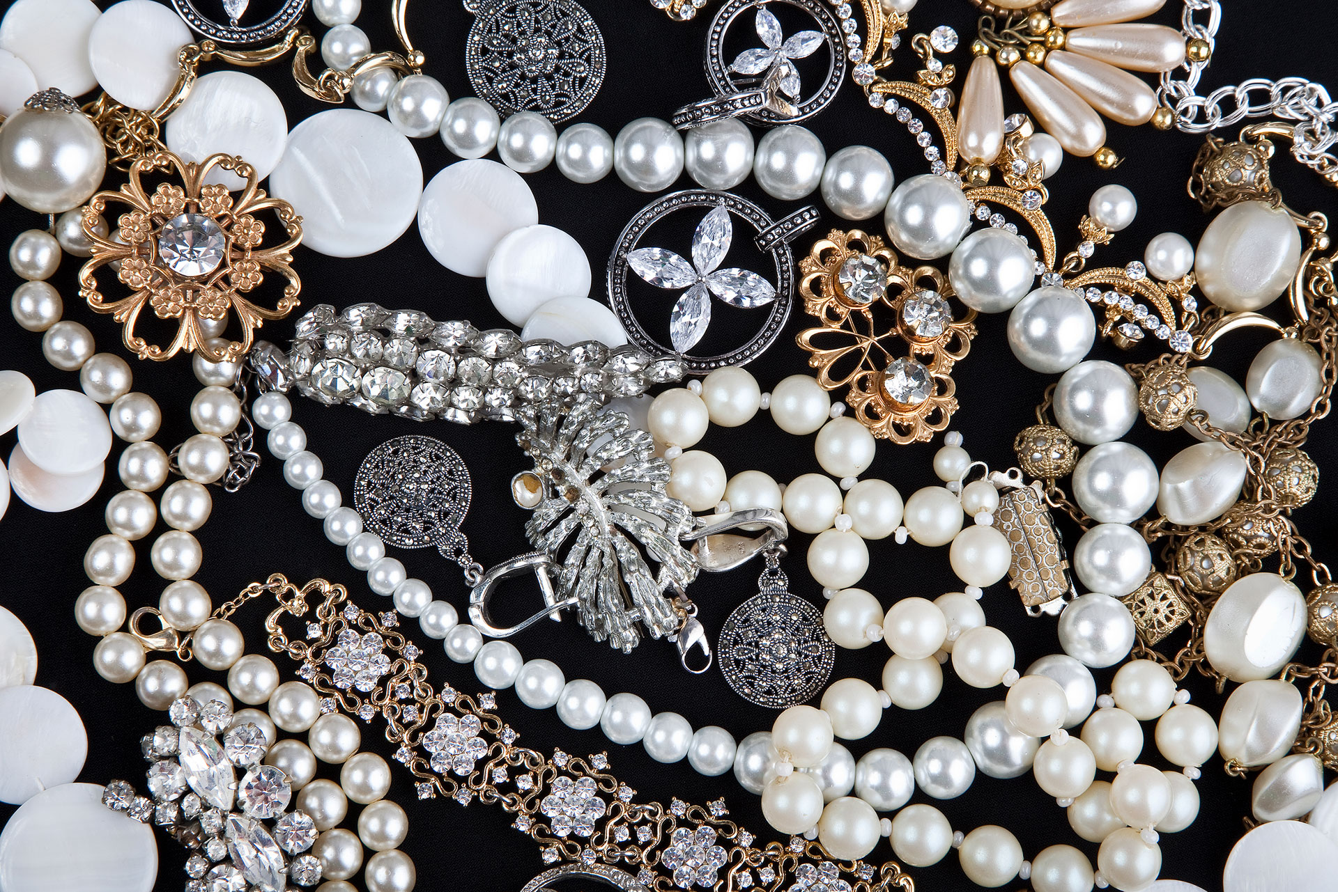 A Very British Guide To Buying Vintage Jewellery