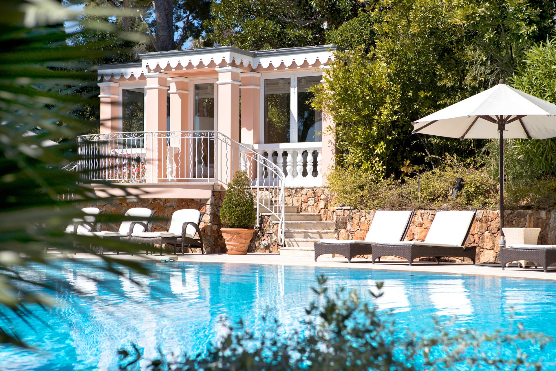 Luxury Private Hideaways You Can Reach By Superyacht